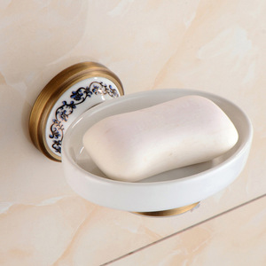Ensemble d'accessoires de salle de bain en cuivre Saint Ruijia avec ensemble de six pièces en porcelaine bleue et blanche pour toilettes et rangement de serviettes - Product Image 4