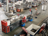 Ligne de production d'extrusion et de granulation pour le recyclage de PP et PE, avec machine de granulation à découpe à chaud à anneau d'eau en plastique