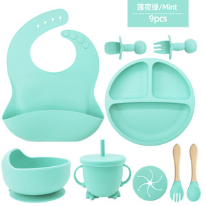 Babero para alimentar al bebé, tazón con ventosa, tenedor y cuchara, plato de silicona para niños, vajilla de silicona para bebés de 6 meses. - Product Image 6