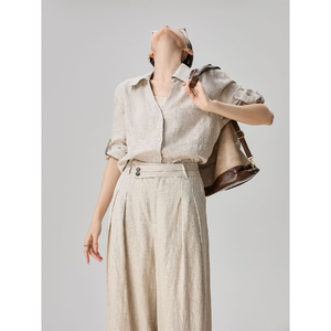 <span class=keywords><strong>Completo</strong></span> da <span class=keywords><strong>Donna</strong></span> Stile Old Money: <span class=keywords><strong>Camicia</strong></span> <span class=keywords><strong>e</strong></span> <span class=keywords><strong>Pantaloni</strong></span> a Gamba Larga, Outfit <span class=keywords><strong>Completo</strong></span> Splendido per un Look Elegante <span class=keywords><strong>e</strong></span> Raffinato – Collezione Estate 2026 - Product Image 5
