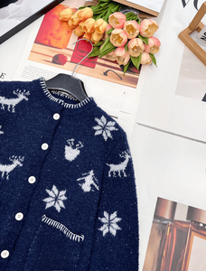 Cárdigan de punto festivo de invierno para mujer, suéter con botones y estampado de renos y copos de nieve, con bolsillos, ropa exterior informal y acogedora - Product Image 5