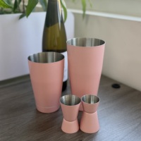Shaker élégant en acier inoxydable rose 304 Matériau de qualité alimentaire Action de secousse lisse Polyvalent pour les bars et la maison
