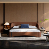 Cadre de lit en cuir minimaliste italien, lit rembourré moderne de luxe avec tête de lit incurvée, meubles de taille king pour la maison et l'hôtel