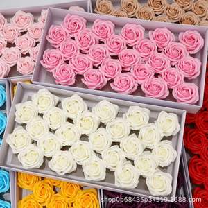 Flores de Jabón Aromatizadas con Aroma a Rosa Simulada de Cinco Capas, Portátiles, Lavables a Mano, en Caja de Regalo para Venta al por Mayor por Fabricantes - Product Image 4