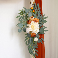 Arche de mariage vintage élégante et luxueuse, drapé en tissu de soie et mousseline, toile de fond en fleurs artificielles, décorations pour mariage et remise de diplômes