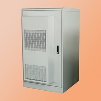 Armoire de télécommunications personnalisable 22U 19 pouces en alliage d'aluminium pour extérieur et intérieur avec échangeur de chaleur monté sur la porte et support de batterie