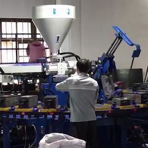 เครื่องฉีดขึ้นรูปรองเท้าแตะพีวีซีแบบหมุนอัตโนมัติ2022โปรโมชั่นโรงงาน - Product Image 4