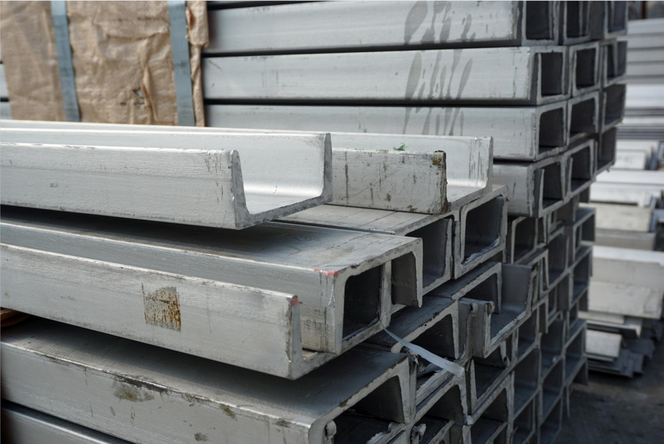 C4 X 5.4 X 10 steel channel