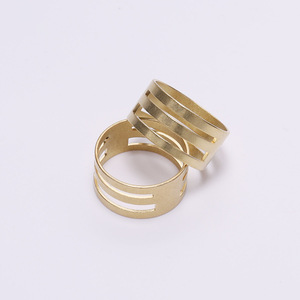 Anillo Geométrico de Moda en Oro KC, Unisex, Diseño Abrible para Estilizar, Ideal para Regalo - Product Image 2