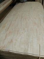 Feuilles de placage en bois flexibles de pin Radiata de Nouvelle-Zélande de coupe rotative de haute qualité