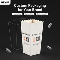 Boîte à collation en papier blanche minimaliste avec logo personnalisé et code QR imprimé, bord festonné, ouverture supérieure, boîte à popcorn conique