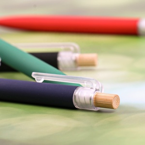 Bolígrafo Ecológico <span class=keywords><strong>OKASA</strong></span> TE885 de Aluminio Reciclado con Logotipo Personalizado, Barril Metálico, Empujador de Bambú, Tinta Alemana, Colores Personalizados para Oficina/Escuela - Product Image 4