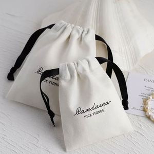 Sac à cordon en toile de coton personnalisé par le fabricant avec impression sérigraphique personnalisable pour le rangement de bijoux et les cadeaux jouets - Product Image 2