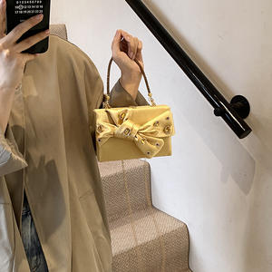 Sacs à bandoulière de soirée élégants et tendance, style luxe léger, avec chaînes, motif nœud, en PU imperméable, fermeture à fermoir, personnalisable pour - Product Image 1