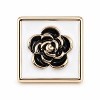 Kancing Logam Camellia Persegi, Bahan Alloy, Dasar Putih, Bunga Hitam, 15mm, untuk Sweater, Mantel, Cardigan