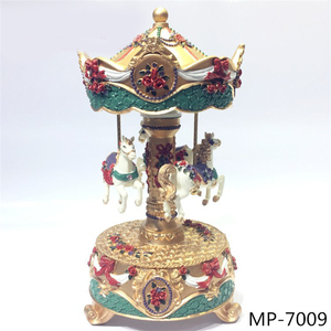 Nueva caja de música para decoración del hogar con diseño de carrusel de <span class=keywords><strong>canciones</strong></span> de feliz cumpleaños, regalo de San Valentín, resina de papel hecha - Product Image 2