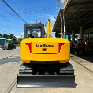 Excavatrice sur chenilles compacte 908E durable, cabine conviviale pour l'opérateur, faible temps d'absence, support de configuration personnalisée pour les applications municipales - Product Image 2