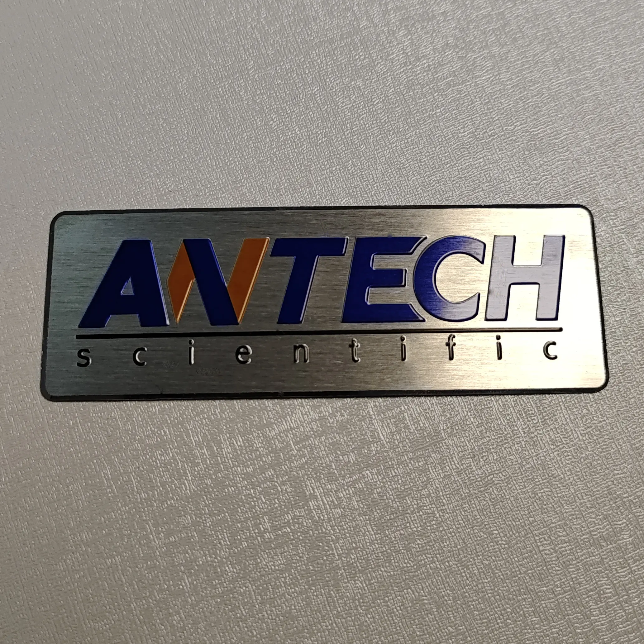 Personalized name plate metal label sticker aluminum color printed embossed side edge aluminum nameplate metal logo