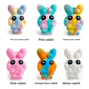 Nuevo Juguete Antiestrés de Silicona 3D con Forma de Conejo y Zanahoria de Pascua, Pelota Relajante para Apretar, para Niños de 3 a 6 Años - Product Image 5