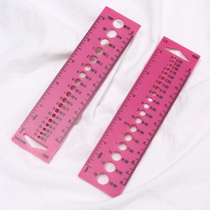 Regla de costura de plástico rosa de doble escala, herramienta auxiliar de tejer con medición de aguja para ropa de sastrería DIY - Product Image 4