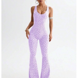 ชุดบอดี้สูทโยคะลายเสือดาวแบบชิ้นเดียวสำหรับผู้หญิง พร้อมแผ่นรองหน้าอก กางเกงขาบานสำหรับออกกำลังกาย จั๊มสูทแบบไขว้หลังสำหรับผู้หญิง - Product Image 6