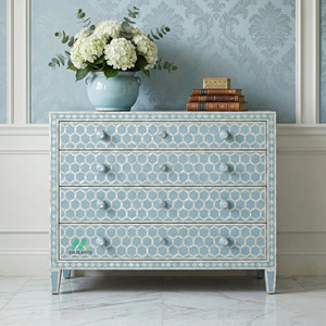 Commode à 4 tiroirs en bois fait main, motif géométrique bleu et blanc, meubles de chambre à coucher de style traditionnel, meubles de chambre à coucher antiques - Product Image 1