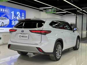 <span class=keywords><strong>Toyota</strong></span> Highlander Hybride 4x4 Premium <span class=keywords><strong>7</strong></span> <span class=keywords><strong>places</strong></span> SUV d'<span class=keywords><strong>occasion</strong></span> 2023 - Efficacité hybride, stabilité 4x4, votre SUV <span class=keywords><strong>7</strong></span> <span class=keywords><strong>places</strong></span> idéal - Product Image 2