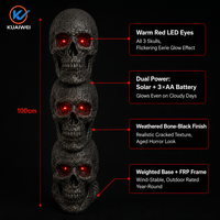 Décoration d'Halloween : Crâne Triple Empilé avec Yeux Rouges LED - Ornement en Résine Effrayant, Alimenté par Piles AA ou Énergie Solaire, Design Personnalisable pour