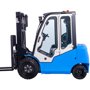 Nuevo Montacargas Eléctrico Contrapesado MOTI/MOTIEV de 2 Toneladas, Motor de Litio-Ion/CA, Cabina Cerrada, Palanca de Cambios de Horquillas, Longitud de Horquillas de 1000 mm - Product Image 2