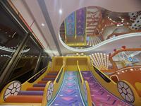 Aire de jeux intérieure sur le thème de l'espace, centre de jeux pour enfants avec piscine à balles et piscine à sable pour centre commercial