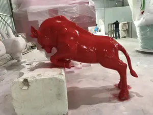 Fiberglas Red Bull Resin Handwerk Tiermodelle zum Verkauf Outdoor Art Deco Skulptur Ornamente Cartoon Dekoration Geschenk Requisiten