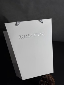 Sac à main de luxe avec logo en argent imprimé et personnalisé Boîte de fleuriste pour la Saint-Valentin Sac en papier d'emballage pour bouquet de fleurs de la fête des mères - Product Image 5