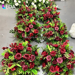 Bola de Flores Artificiales de Seda Personalizada LEDA, Rosa Roja con Follaje, Centro de Mesa para Decoración de Bodas - Product Image 2