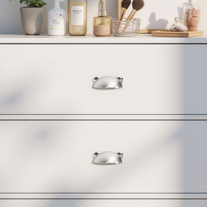 Poignée et bouton de meuble en alliage de zinc chromé, design minimaliste pour portes de placards et tiroirs, durable - Product Image 3
