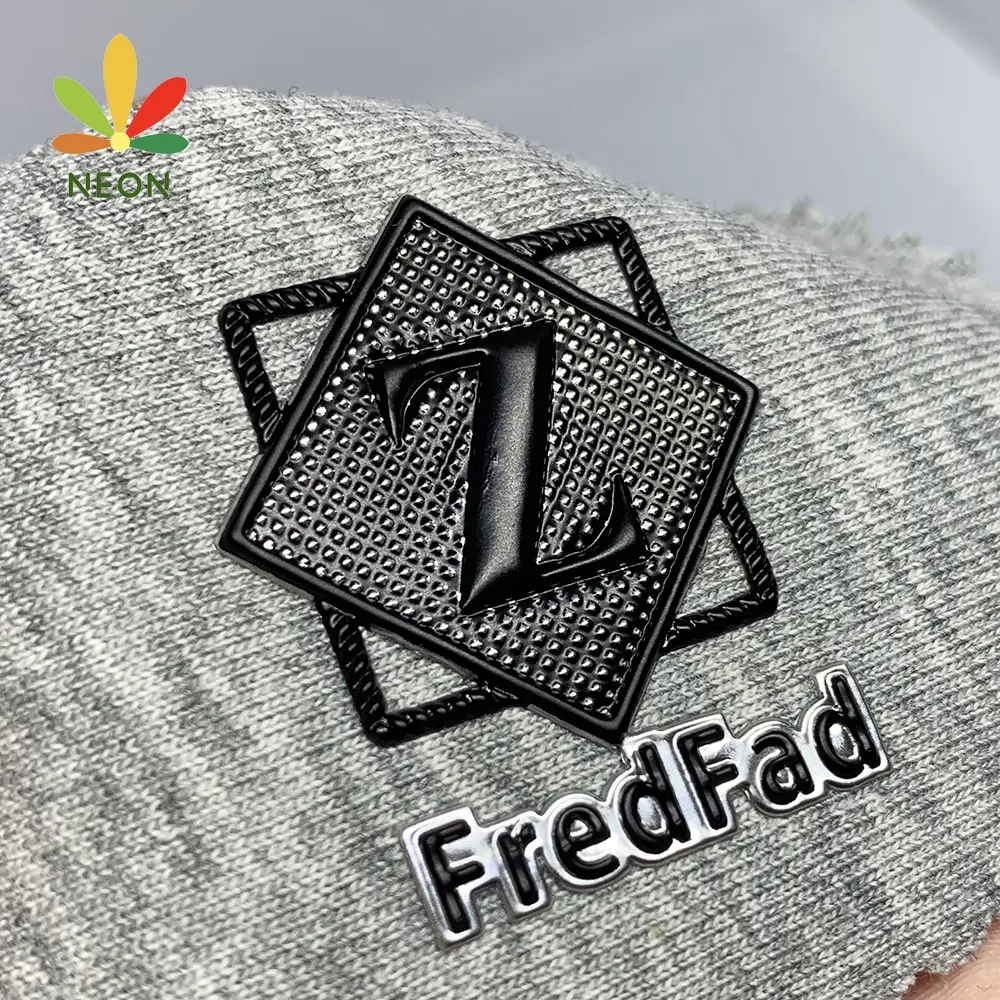 Etiqueta de logotipo personalizado 3D de alta calidad, parche personalizado de logotipo de marca de fútbol de fantasía para camiseta de polo