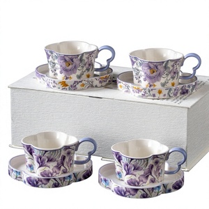 Tazza da Caffè in Ceramica con Motivo Fiori di Prugna, Design Farfalla Lagerstroemia Indica, Stile Retrò di Lusso per Tè del Pomeriggio - Product Image 1