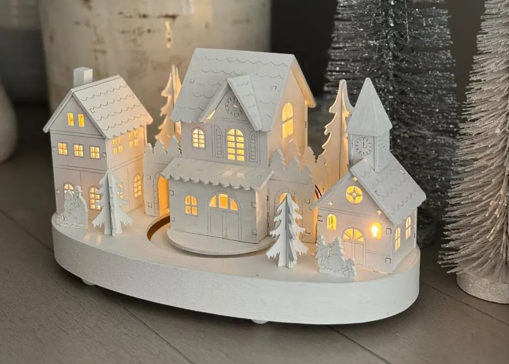 Grosir rumah cahaya berkualitas tinggi pemandangan desa Natal kayu putih dengan kereta api bergerak