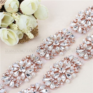 Robe de mariée d'embellissements pour femme, tenue de mariage en cristal, strass, correcteurs fleur de cheval, appliques en or Rose - Product Image 4