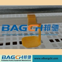 Gobelets automatiques en plastique pour volailles Nouvelles sucettes pour poulets Goutte à goutte pour fermes Abreuvoirs pour animaux essentiels