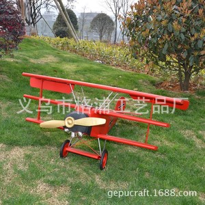 Modèle d'avion biplan en métal rouge 1M, décoration d'avion vintage, ornement de jardin extérieur, fait main - Product Image 2