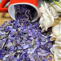 Vente en gros de graviers de guérison en cristal de dragon violet pierre de charoite pour la décoration