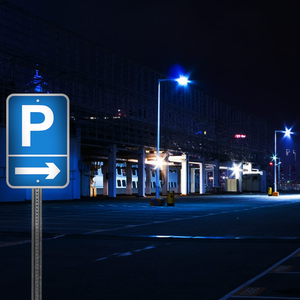 Panneau de sécurité routière protégé contre les UV et résistant aux intempéries, panneau de stationnement réfléchissant personnalisé de haute qualité avec flèche - Product Image 5