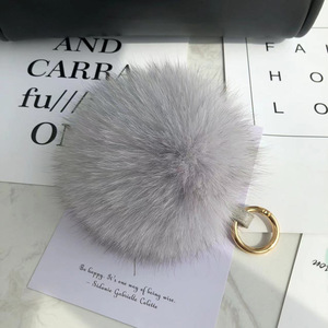 Fluffy Real Fox Fur <span class=keywords><strong>Pom</strong></span> Poms Metal Ring Pendant pour femmes Fourrure Pompom Keychains 10 11 12 13 14 15cm Pompons Ball Car Key Chain - Product Image 4