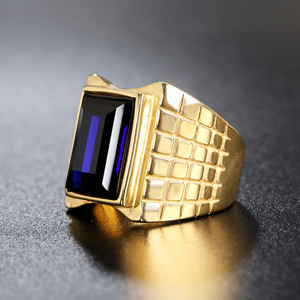 Anello da Uomo in Acciaio Inossidabile Placcato Oro con Pietra Artificiale - Product Image 4