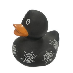 Vịt Nhựa Vinyl Cướp Biển Giáng Sinh Nhỏ Gọn Được Thiết Kế 2-3 Inch Có Kính Râm Đồ Chơi Tắm Đồ Chơi Hình Động Vật Phao 8Cm Vịt Cao Su Màu Đen - Product Image 2