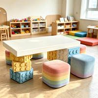 Ensemble de bureau créatif pour enfants Chiquitos avec tabouret souple arc-en-ciel pour les enfants de maternelle et de crèche pour jouer et apprendre