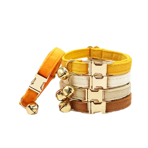 Großhandel Samt-Halsband für Katzen und Hunde mit Glocke, Modisches Samt-Haustierhalsband mit optionaler personalisierter Schnalle in verschiedenen Farben - Product Image 1