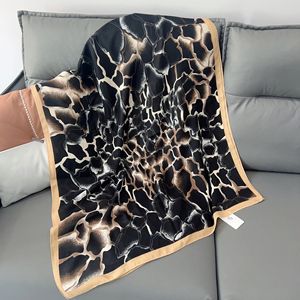 Custom Geometric Gradient Printed Cotton Shawl New Style 85*180cm Color Blocking <b>Scarf</b> Hijab for <b>Women</b> for Muslim Department - Product Image 3