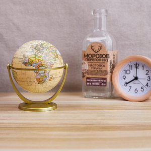 Globe de bureau de haute qualité multicolore de 10 <span class=keywords><strong>cm</strong></span> de style européen en PVC + métal avec structure métallique pour la décoration de bureau et de maison par Holly - Product Image 2