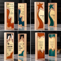 Trophée mural en bois massif Montagne et Rivière 2025 – Plaque personnalisée gravée – Trophée en cristal